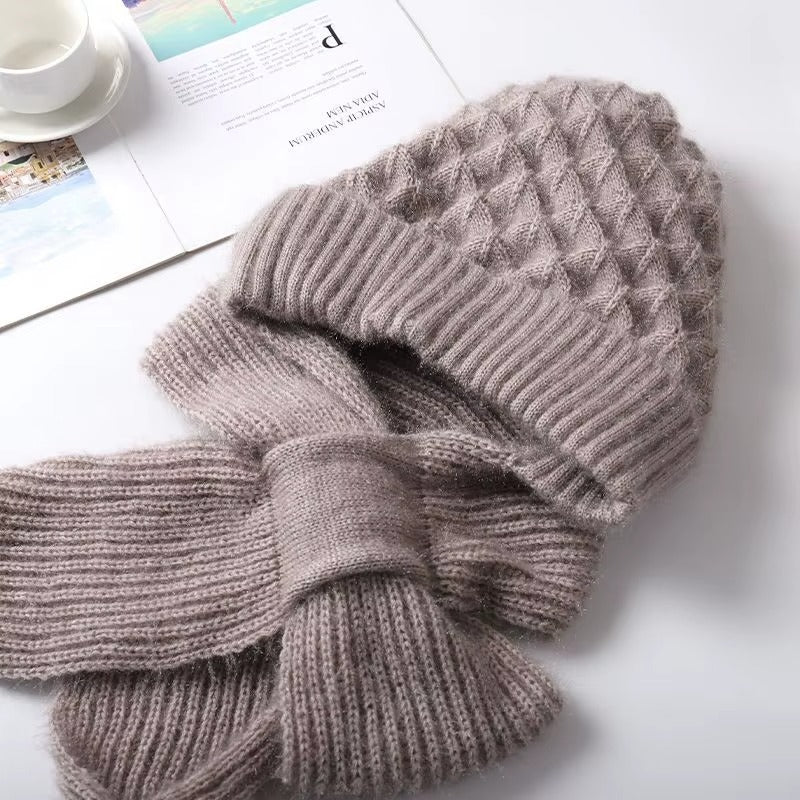 Cappello in lana da donna con sciarpa